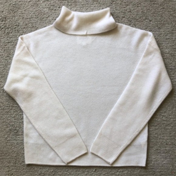 Hudson’s Bay Hudson North Cashmere Turtleneck. - Picture 1 of 3